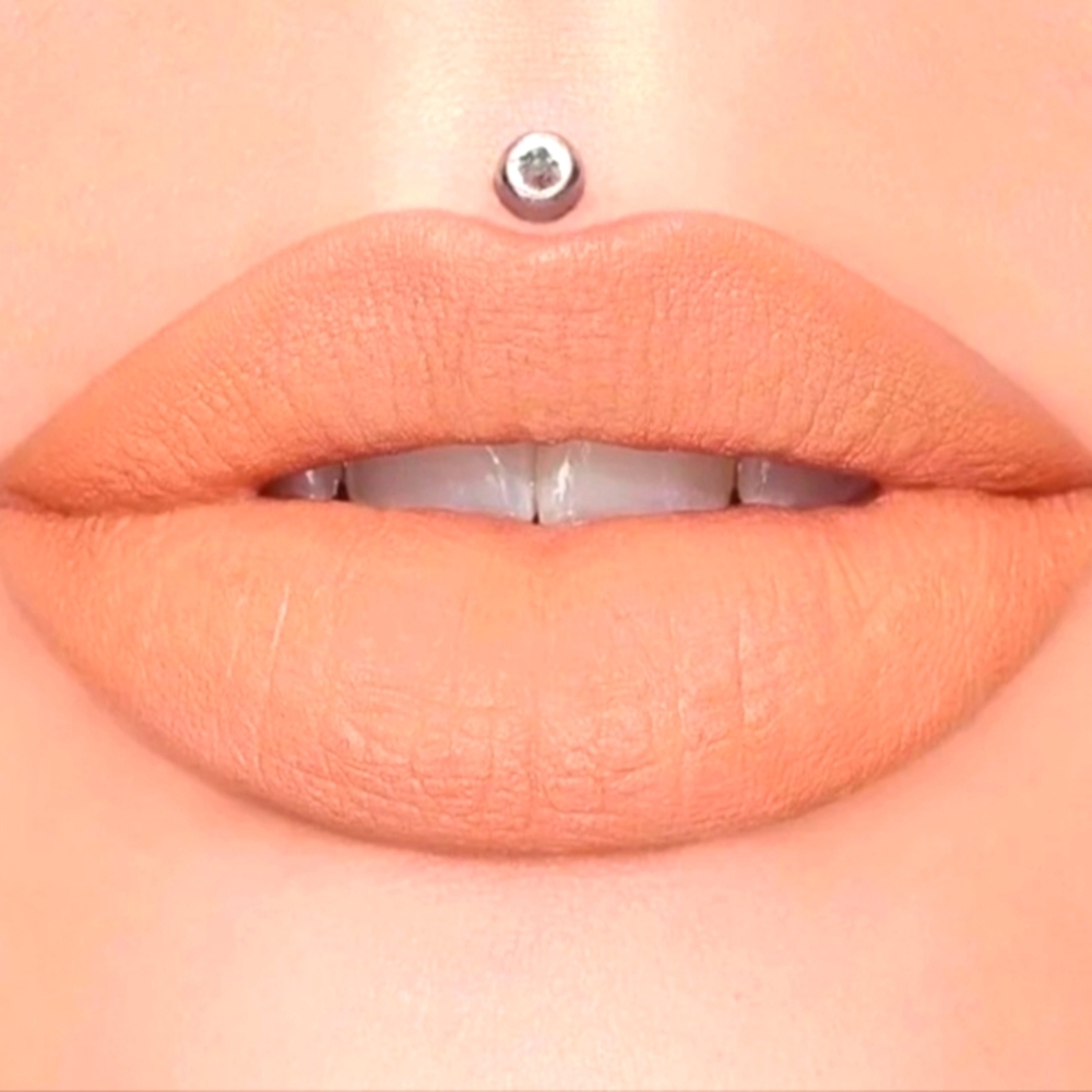 Jeffree Star Velvet Trap